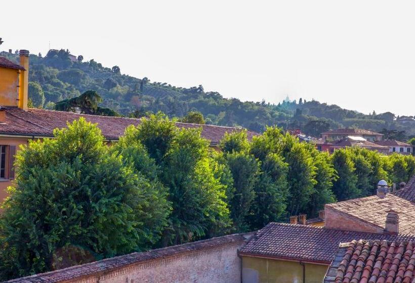 اتاق لوکس, Attico Di Via D'azeglio