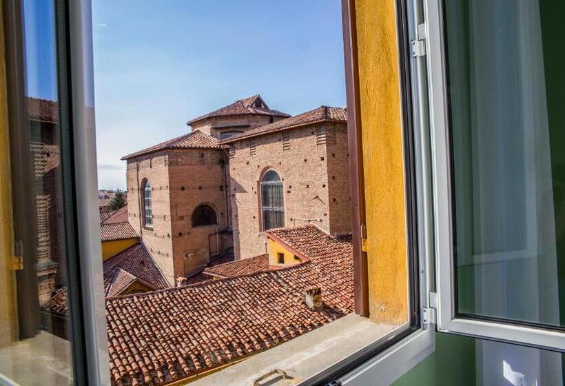 اتاق لوکس, Attico Di Via D'azeglio