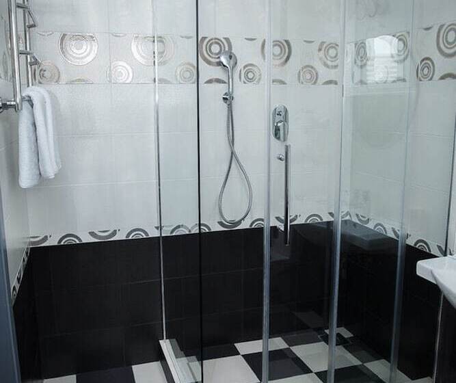 اتاق لوکس, Raketa