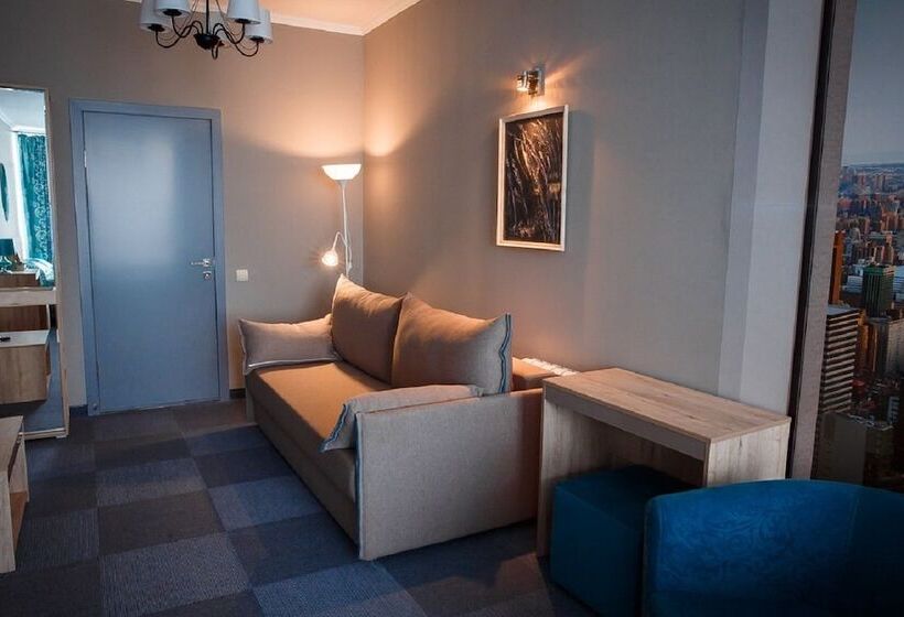 اتاق لوکس, Raketa