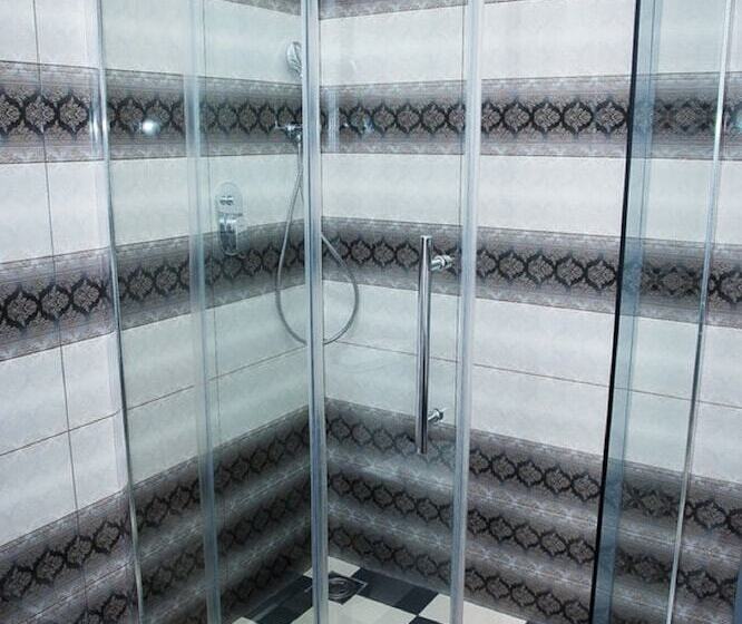 اتاق خانوادگی, Raketa