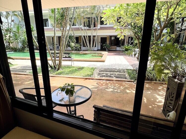 Номер Deluxe Вид на Бассейн, La Villa Khon Kaen