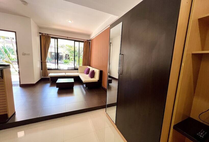 Номер Deluxe Вид на Бассейн, La Villa Khon Kaen