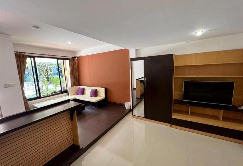 Номер Deluxe Вид на Бассейн, La Villa Khon Kaen