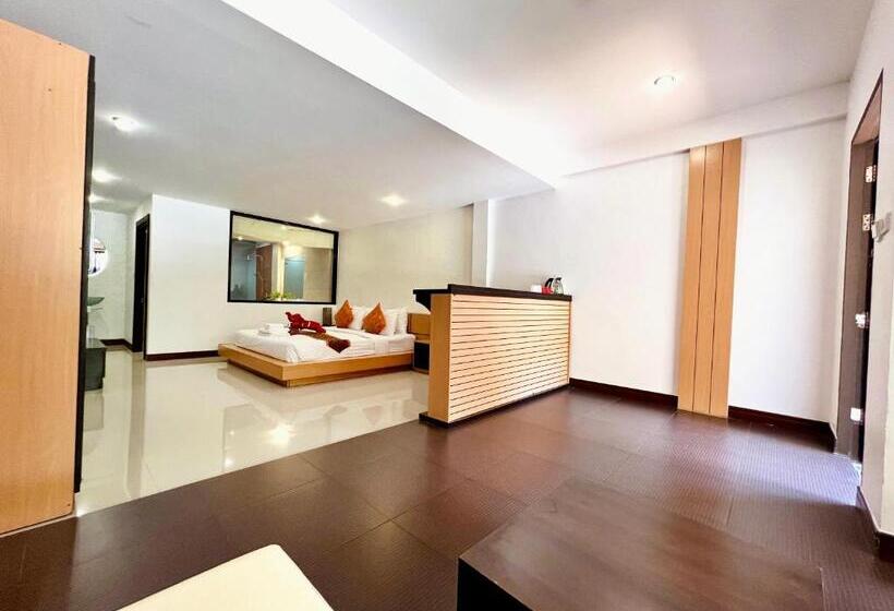 Номер Deluxe Вид на Бассейн, La Villa Khon Kaen