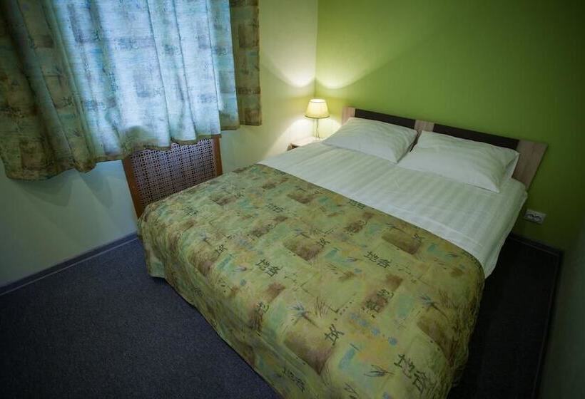 غرفة قياسية, On Sergievskaya 6