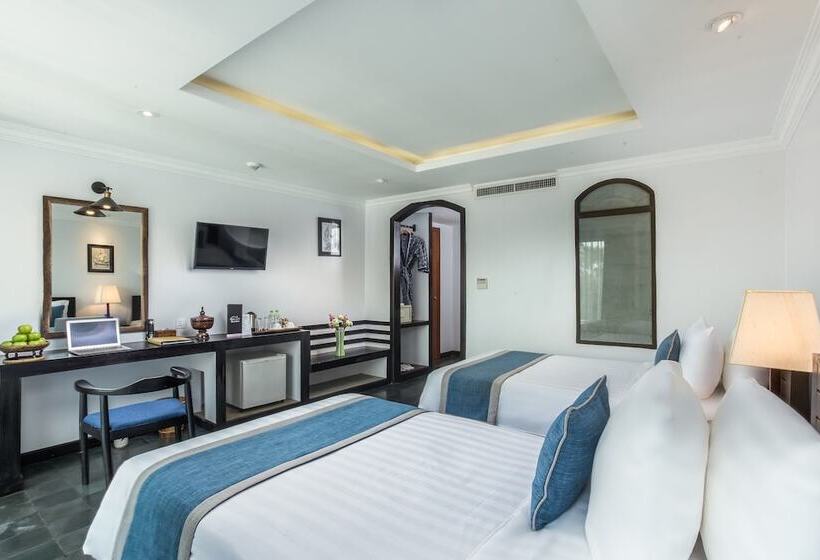 اتاق لوکس با تخت بزرگ, People By The Community