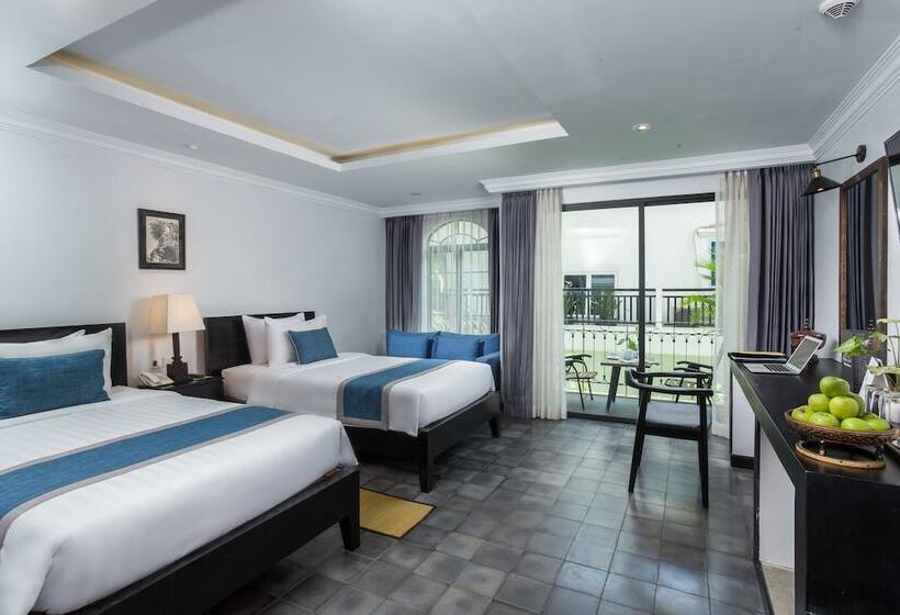 اتاق لوکس, People By The Community