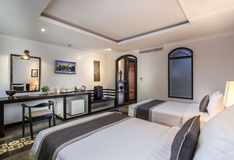 اتاق لوکس, People By The Community