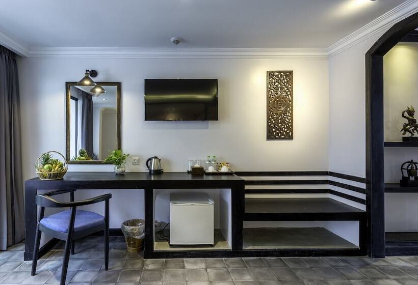 اتاق لوکس خانوادگی, People By The Community