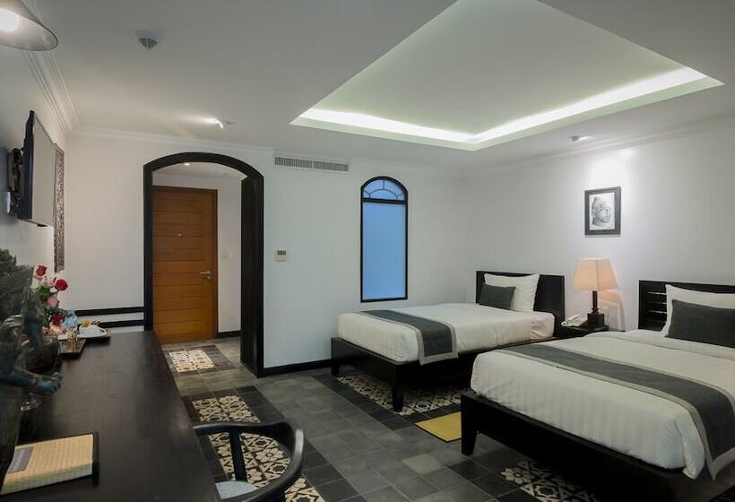 اتاق لوکس, People By The Community