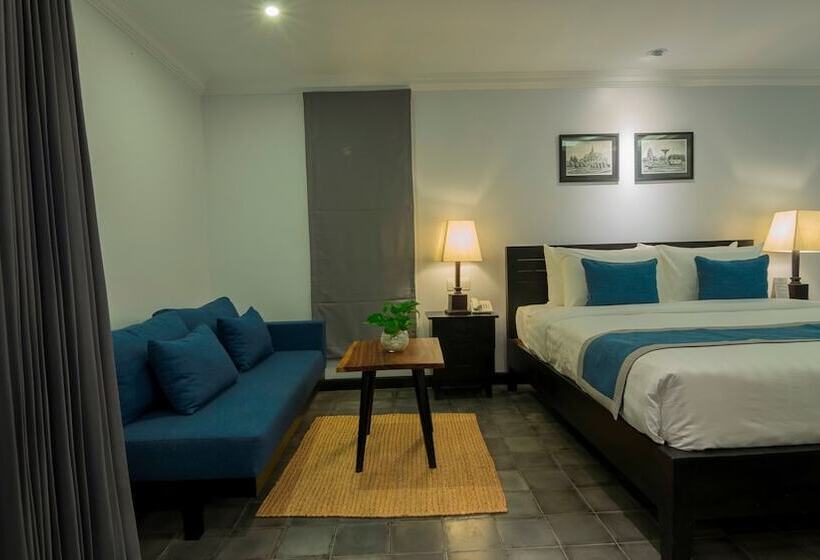 اتاق لوکس, People By The Community