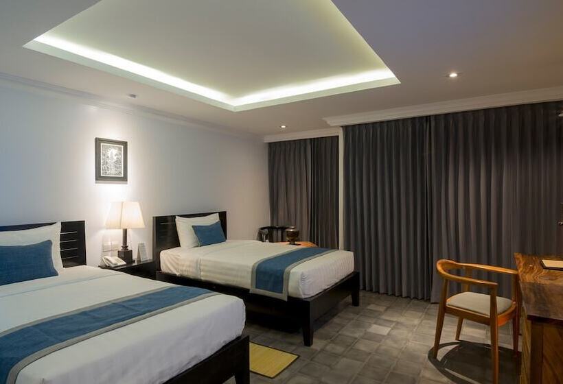 اتاق لوکس, People By The Community