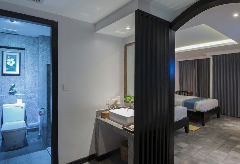 اتاق لوکس, People By The Community