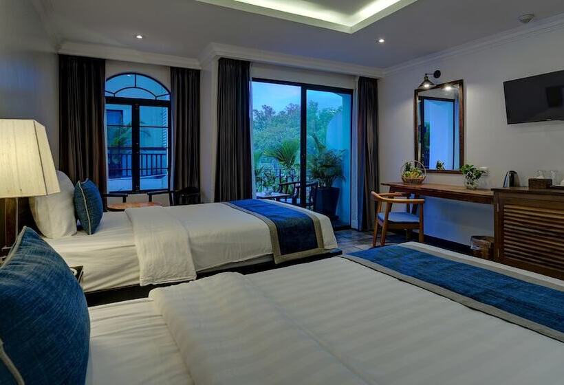 اتاق لوکس, People By The Community