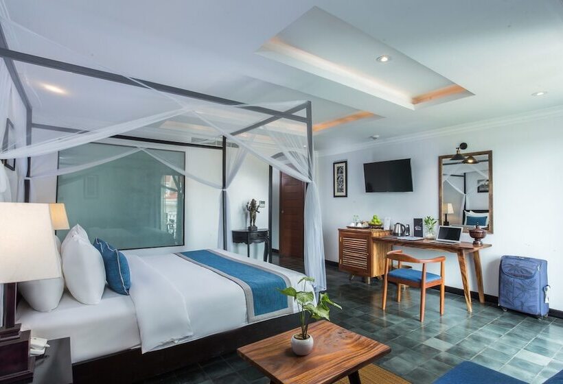 سوییت خانوادگی, People By The Community