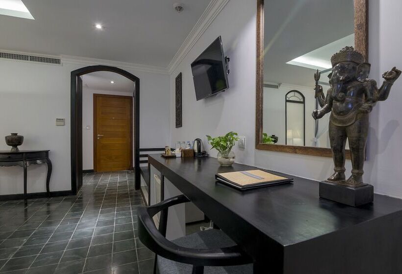 سوییت خانوادگی, People By The Community