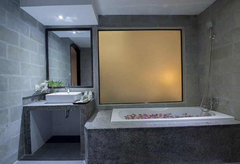 سوییت خانوادگی, People By The Community