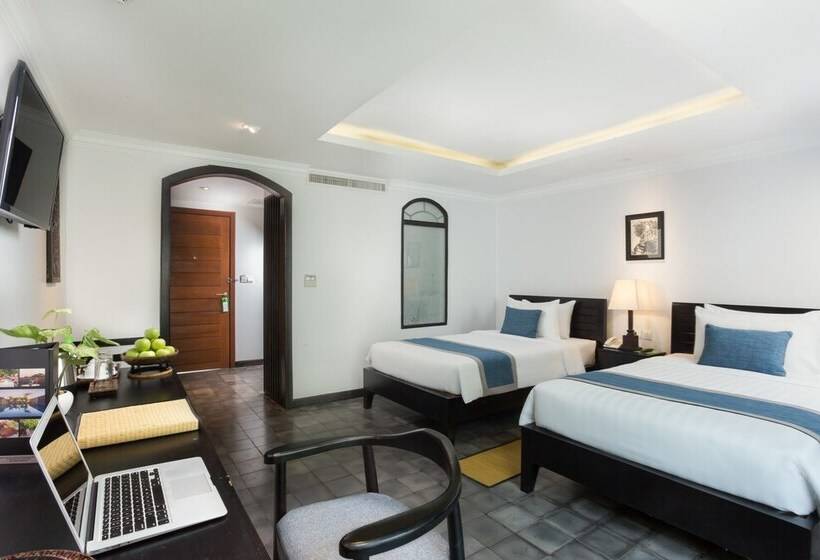 سوییت خانوادگی, People By The Community