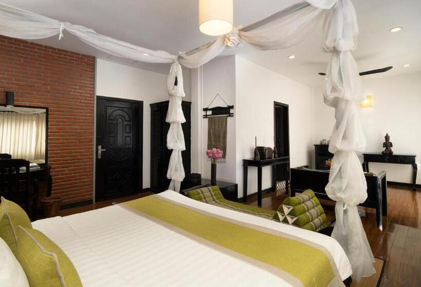 سوئیت با تخت بزرگ, People By The Community