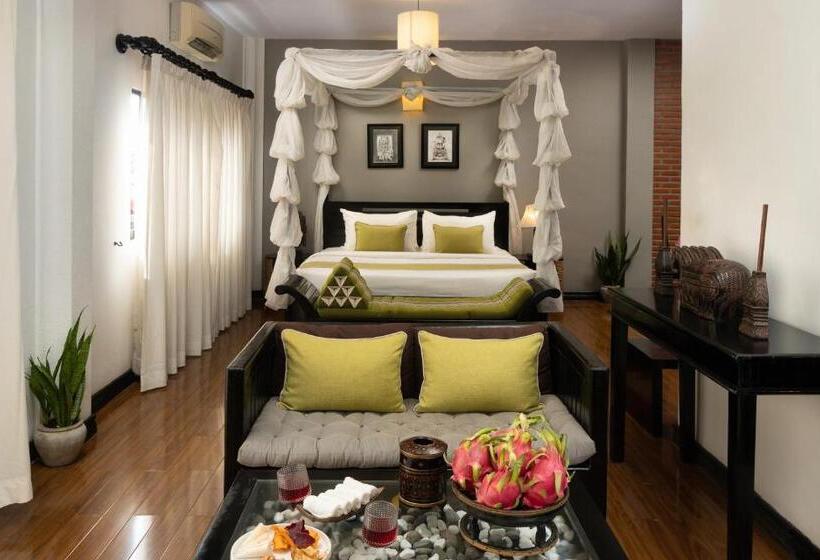 سوئیت با تخت بزرگ, People By The Community