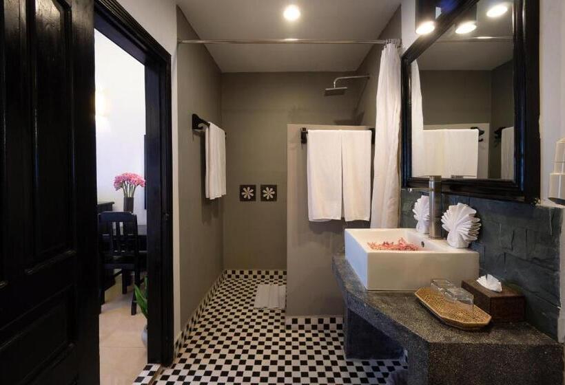 اتاق خانوادگی, People By The Community