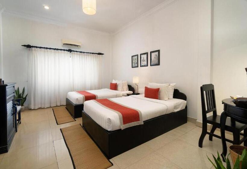 اتاق خانوادگی, People By The Community