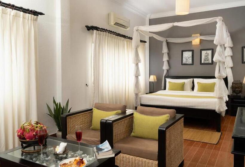 سوییت خانوادگی, People By The Community