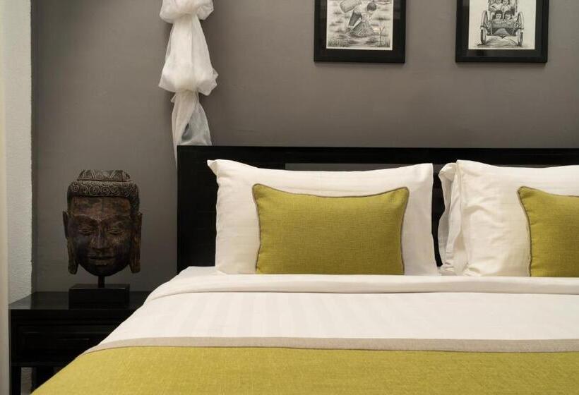 سوییت خانوادگی, People By The Community