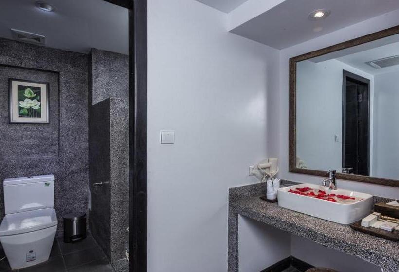 اتاق لوکس, People By The Community