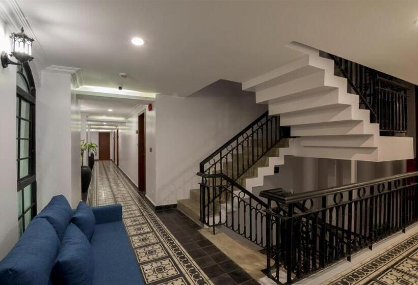 اتاق لوکس خانوادگی, People By The Community