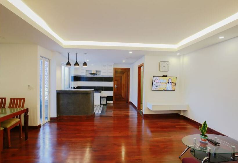 سوییت لوکس, Zita Angkor