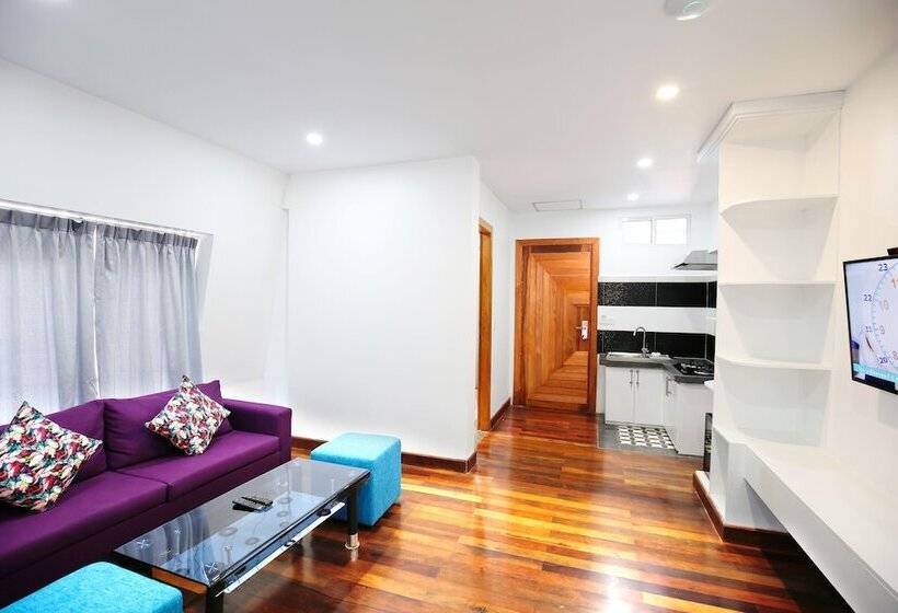 سوییت لوکس, Zita Angkor