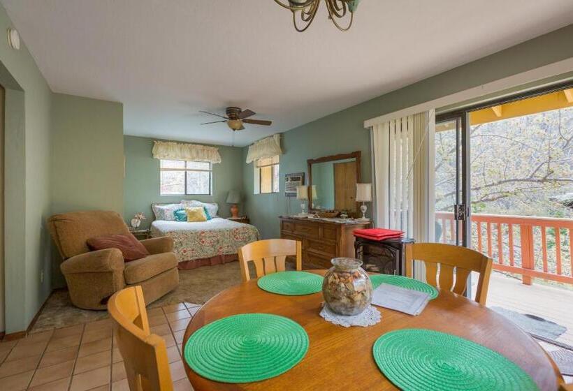 جناح, Crown King Cabins Bradshaw