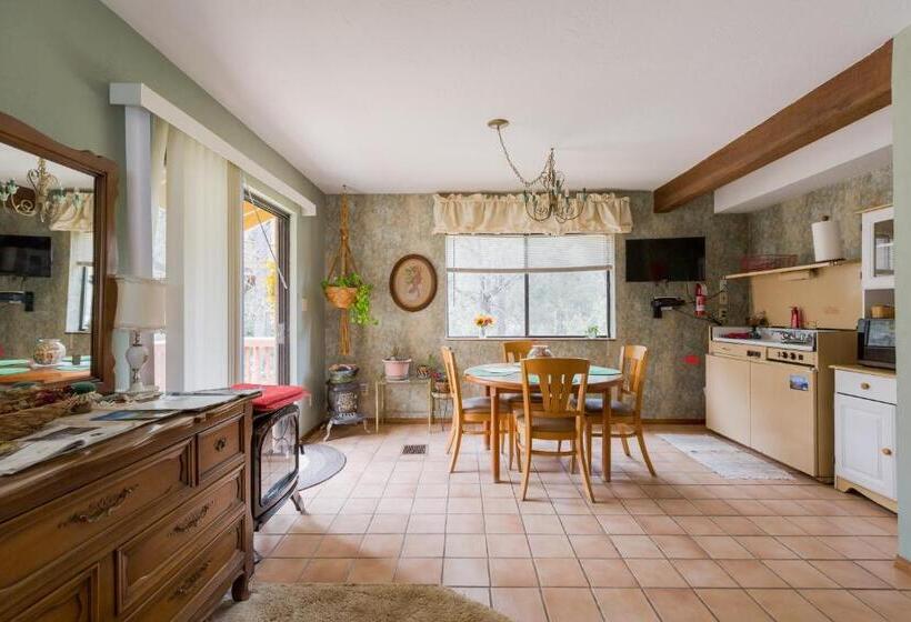 جناح, Crown King Cabins Bradshaw