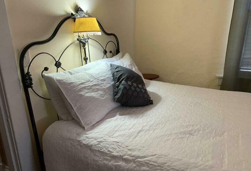 סוויטה, Historic Whiting Hotel Suites