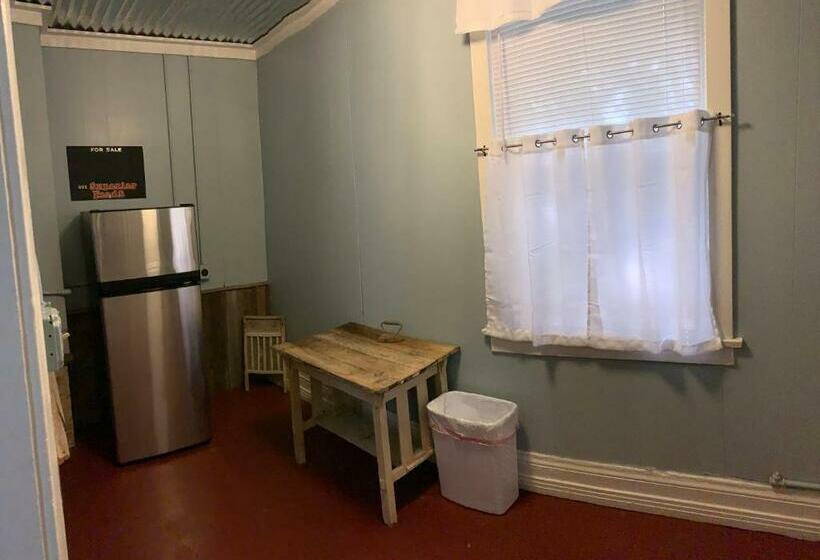 סוויטה, Historic Whiting Hotel Suites