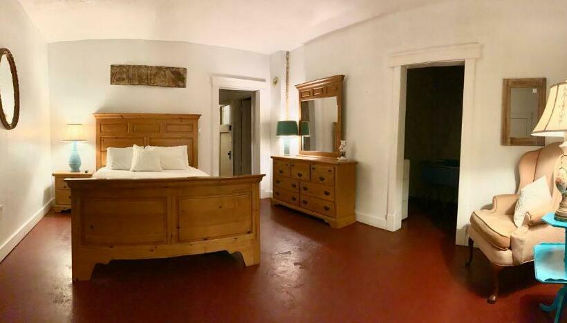 Люкс, Historic Whiting Hotel Suites