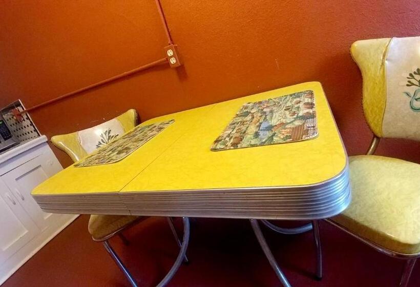 סוויטה, Historic Whiting Hotel Suites