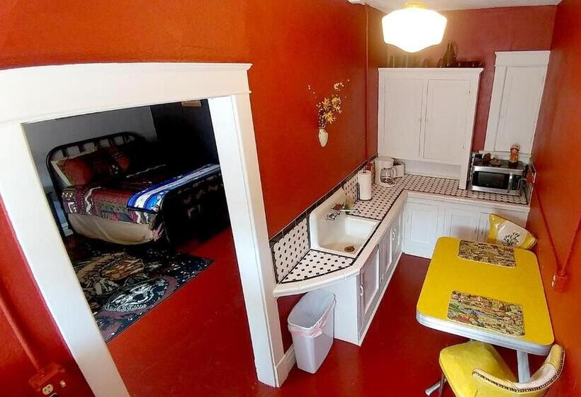 סוויטה, Historic Whiting Hotel Suites