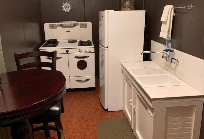 סוויטה, Historic Whiting Hotel Suites