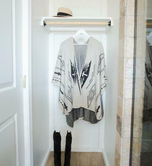 스위트 킹사이즈 침대, Cuyama Buckhorn