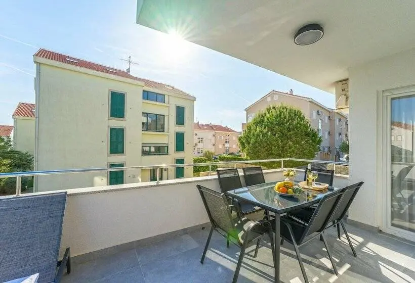 ２ベッドルームのスーペリアアパートメント, Summer Breeze Apartments