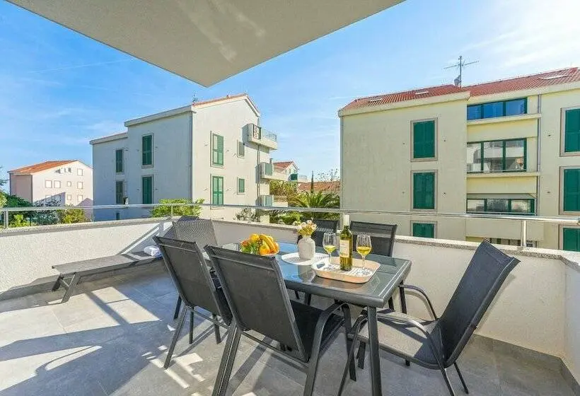 ２ベッドルームのスーペリアアパートメント, Summer Breeze Apartments