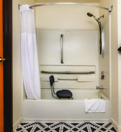 身障者適用キングサイズベッドルーム, Coyote South