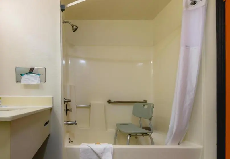 身障者適用キングサイズベッドルーム, Coyote South