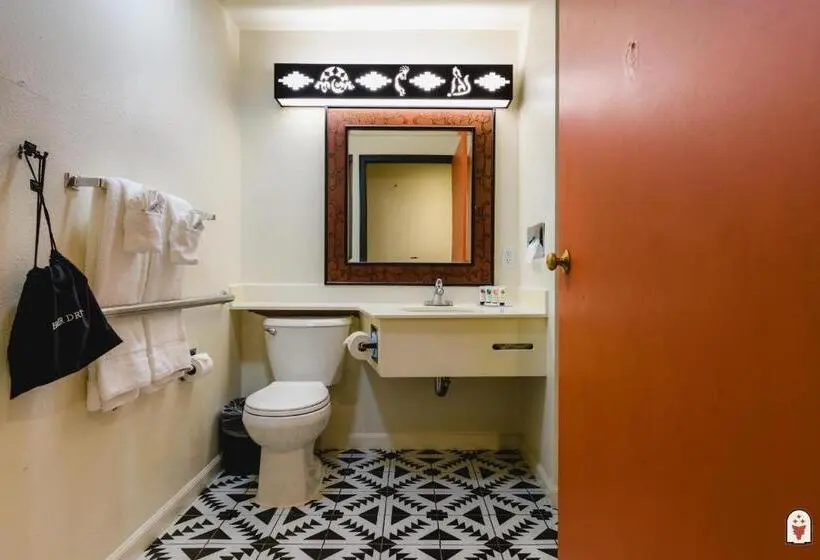 身障者適用キングサイズベッドルーム, Coyote South