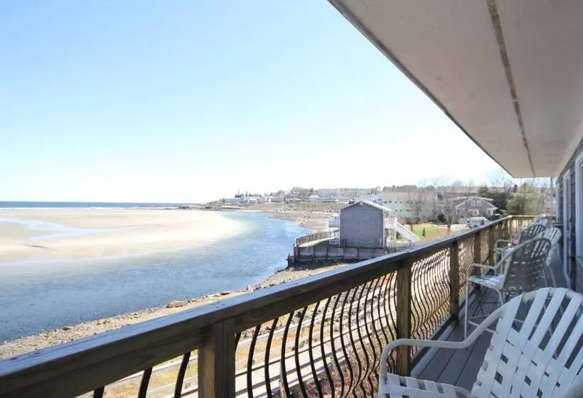 オーシャンビュースタンダードルームバルコニー付き, Terrace By The Sea