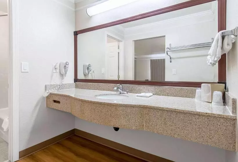 اتاق استاندارد با تخت بزرگ, Motel 6kingsburg, Ca