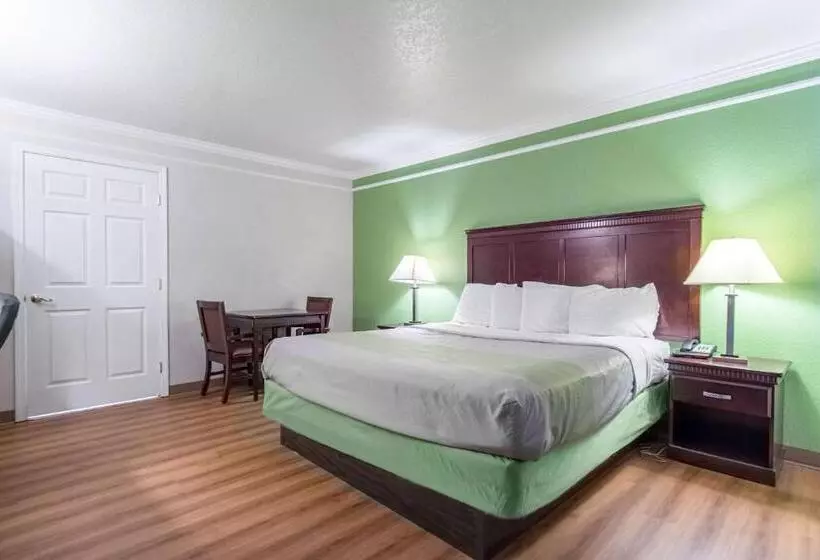 اتاق استاندارد با تخت بزرگ, Motel 6kingsburg, Ca